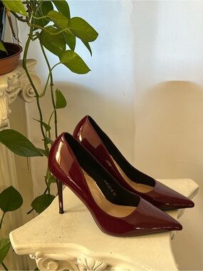 Women's Burgundy Patent Pointed-Toe Stiletto Pumps
